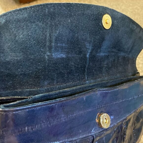 VTG, GENUINE EEL SKIN MADE IN KOREA Elegant Blue Clutch with Gold Chain - Picture 8 of 16